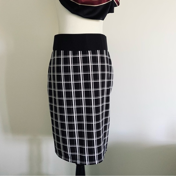 Liz Lange stretchy checkered pencil skirt - Picture 7 of 10